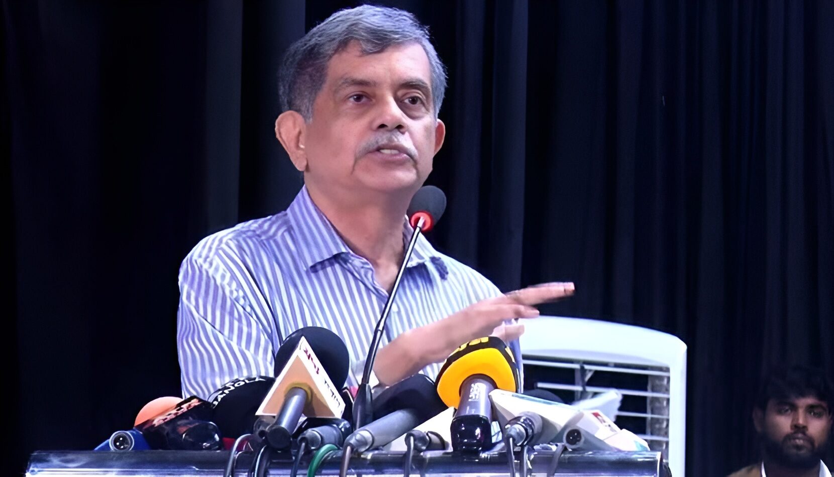 শিক্ষা উপদেষ্টা